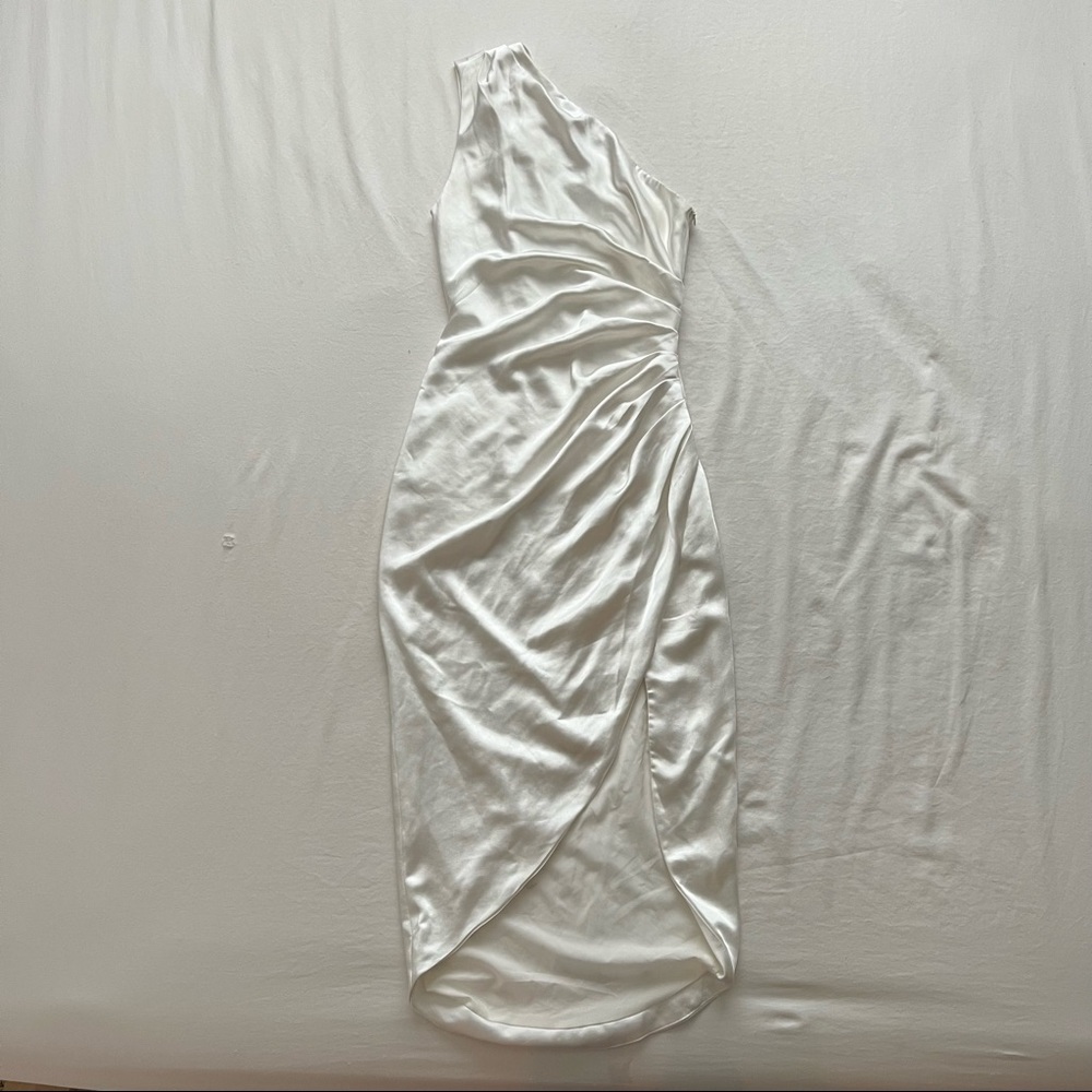 Revolve | Elliatt Cassini dress in ivory - Picture 7 of 7